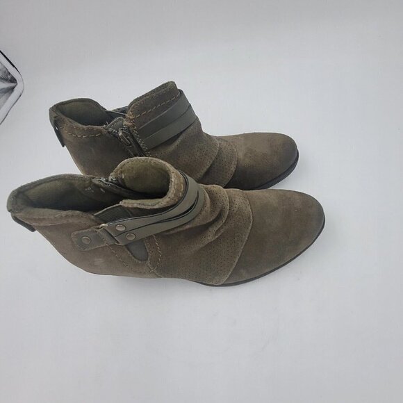 NEW Earth Origins Odel Suede Ankle Booties Olive Green Women's Size 6.5M - Picture 3 of 12